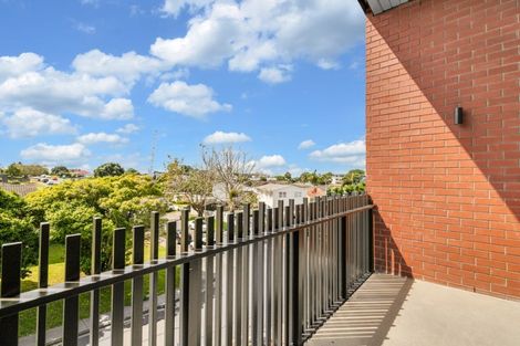 Photo of property in 207/2 Ko Street, Northcote, Auckland, 0627