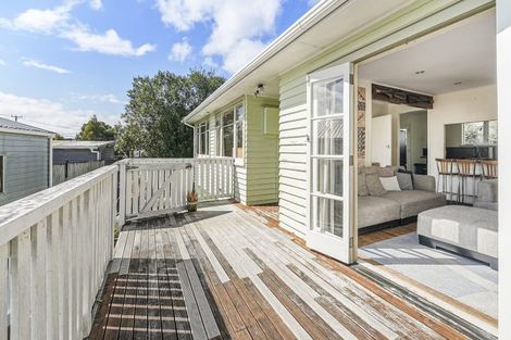 Photo of property in 59 Sylvan Crescent, Te Atatu South, Auckland, 0610