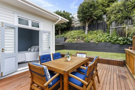Photo of property in 16 Alfred Street, Northcote Point, Auckland, 0627