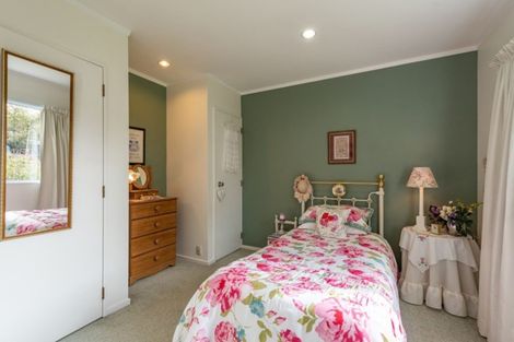 Photo of property in 2 Te Uruhi Grove, Paraparaumu, 5032