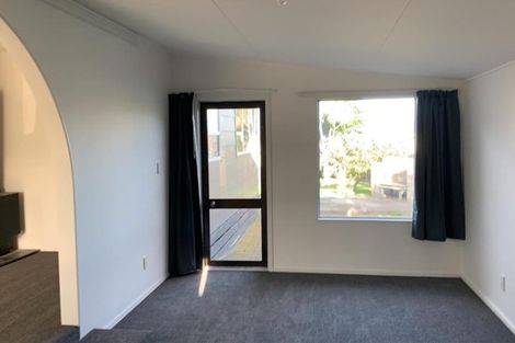 Photo of property in 27 Cross Street, Castlecliff, Whanganui, 4501