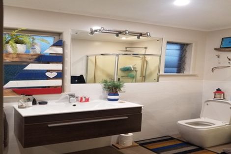 Photo of property in 145 Hutchinsons Road, Bucklands Beach, Auckland, 2014