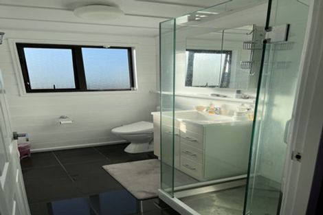 Photo of property in 12 Rifleman Rise, Unsworth Heights, Auckland, 0632