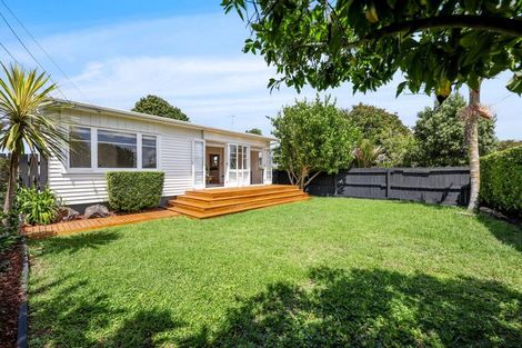 Photo of property in 44 Wellesley Road, Mangere Bridge, Auckland, 2022