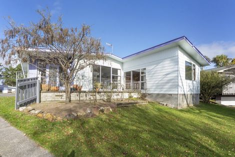 Photo of property in 27 Parkland Crescent, Terrace End, Palmerston North, 4410