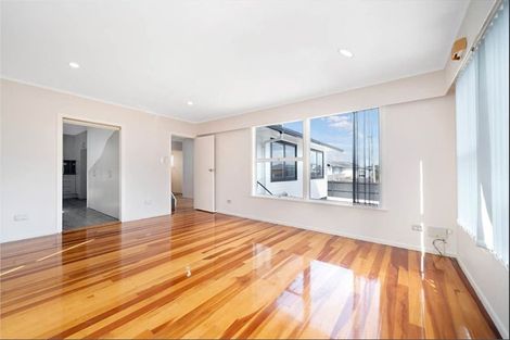 Photo of property in 17 Kohinoor Avenue, Mangere, Auckland, 2022