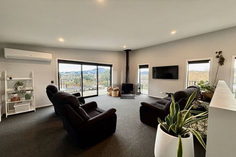 Photo of property in 17 Rexs Way, Green Island, Dunedin, 9018