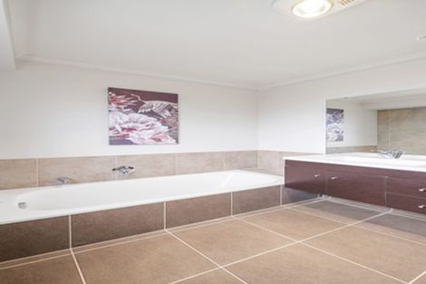 Photo of property in 16 Breaker Grove, Waiuku, 2123