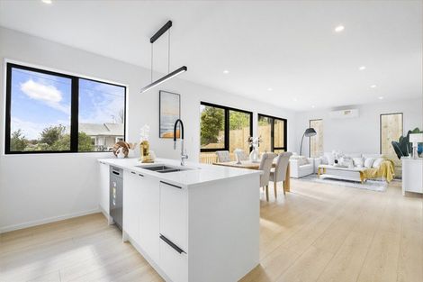 Photo of property in 16 Exmouth Road, Northcote, Auckland, 0627