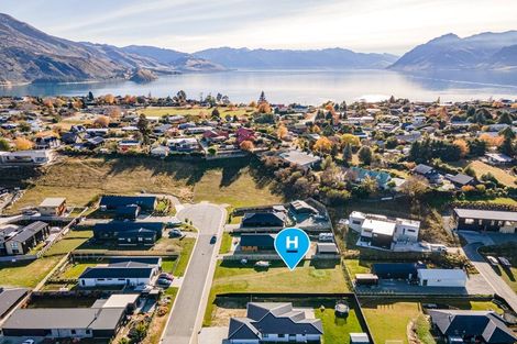Photo of property in 12 Magpie Place, Lake Hawea, 9382