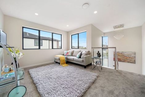 Photo of property in 78 Twin Parks Rise, Papakura, 2110