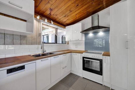 Photo of property in 15 Awanui Street, Merrilands, New Plymouth, 4312