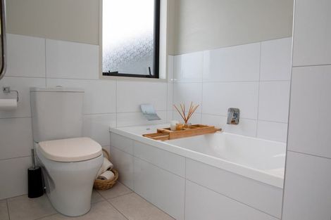 Photo of property in 12 Tui Place, Edendale, Wyndham, 9893