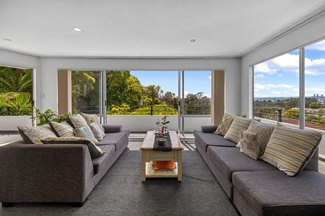 Photo of property in 28 Murano Place, Chatswood, Auckland, 0626