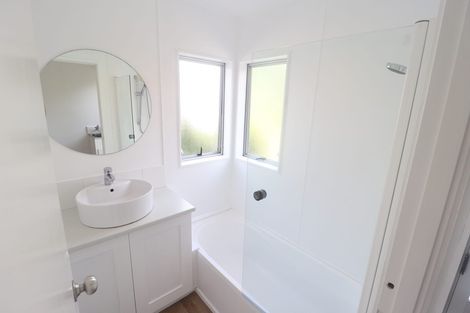 Photo of property in 19 Rehia Road, Massey, Auckland, 0614