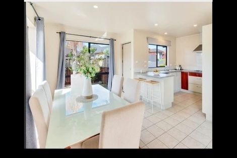 Photo of property in 30 Zefiro Drive, Massey, Auckland, 0614