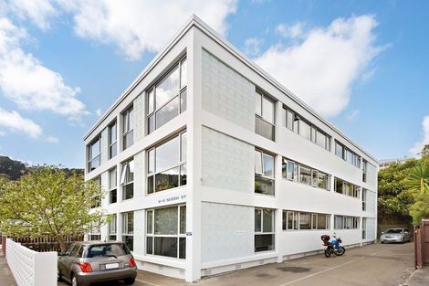 Photo of property in Victoria Court, 7/4 Queen Street, Mount Victoria, Wellington, 6011