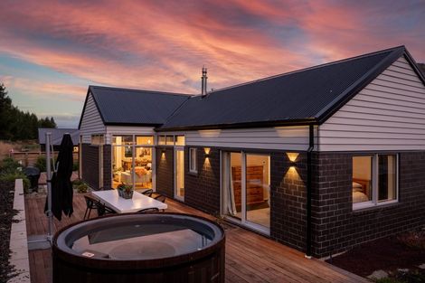 Photo of property in 12 Morepork Way, Arthurs Point, Queenstown, 9371