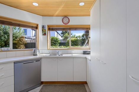 Photo of property in 2/6 Penhelig Place, Burnside, Christchurch, 8053