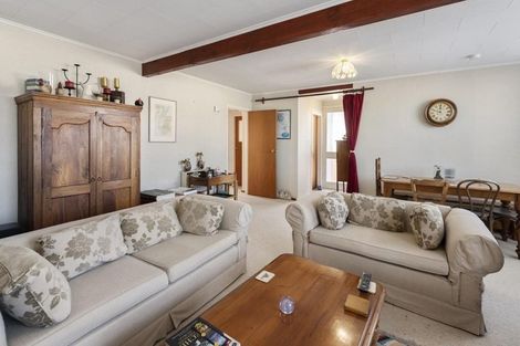 Photo of property in 2 Ely Place, Levin, 5510