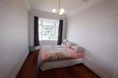 Photo of property in 2/136 Evans Bay Parade, Roseneath, Wellington, 6021