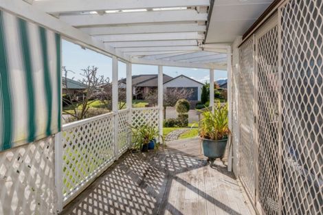 Photo of property in 6 Cranbrook Grove, Waikanae, 5036