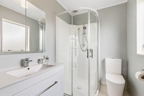 Photo of property in 10 Pelican Lane, Unsworth Heights, Auckland, 0632