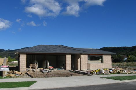 Photo of property in 15 Sun Valley Grove, Wainuiomata, Lower Hutt, 5014