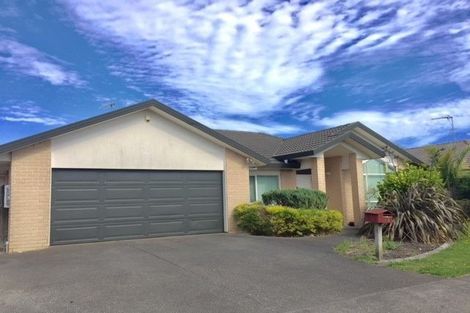 Photo of property in 12 Mellefont Close, East Tamaki Heights, Auckland, 2016