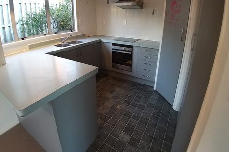 Photo of property in 2/18 Carriage Close, Northpark, Auckland, 2013