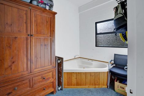 Photo of property in 8b Squire Place, Blagdon, New Plymouth, 4310