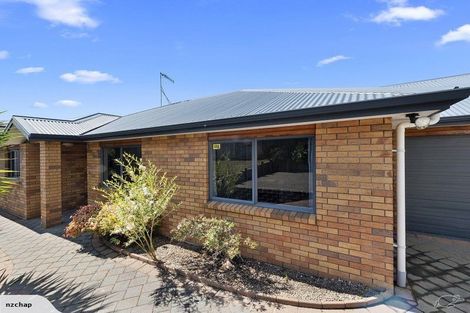 Photo of property in 57 Forest Lake Road, Forest Lake, Hamilton, 3200