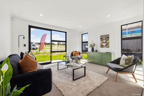 Photo of property in 100 Metoriti Crescent, Karaka, 2124