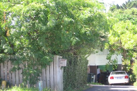 Photo of property in 2/245a Rangatira Road, Beach Haven, Auckland, 0626