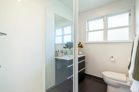 Photo of property in 132 Lancaster Road, Beach Haven, Auckland, 0626
