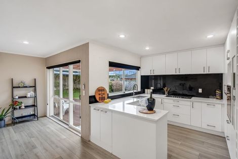 Photo of property in 27 Richfield Crescent, Westgate, Auckland, 0614