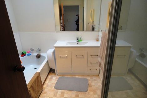 Photo of property in 2/76 Wellington Street, Howick, Auckland, 2014