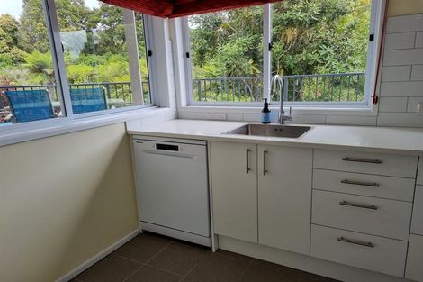 Photo of property in 28 Judkins Crescent, Cockle Bay, Auckland, 2014