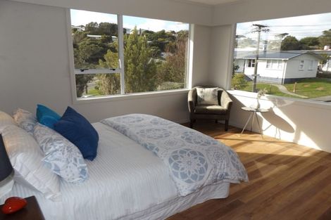 Photo of property in 6 Link Road, Newlands, Wellington, 6037