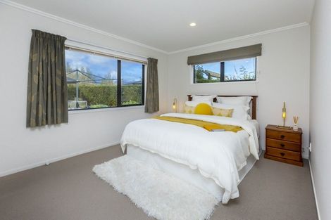 Photo of property in 22 Jade Crescent, Timberlea, Upper Hutt, 5018