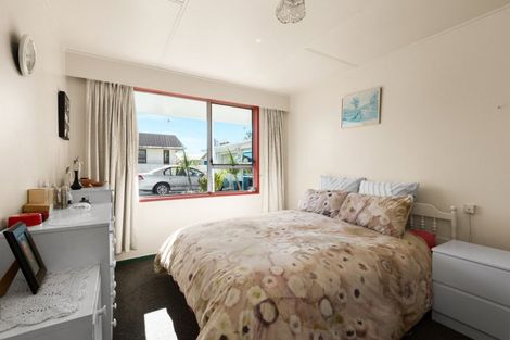 Photo of property in 2/208 Wolseley Street, Mayfair, Hastings, 4122