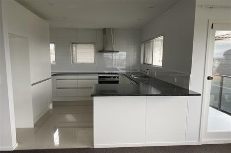 Photo of property in 2/50 Seaview Road, Castor Bay, Auckland, 0620