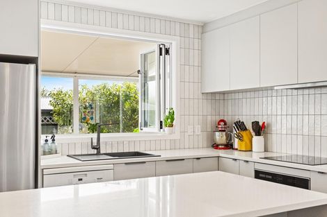 Photo of property in 19 Brennan Avenue, Te Atatu Peninsula, Auckland, 0610