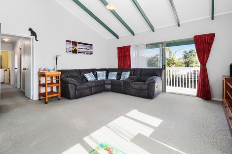 Photo of property in 1/62 Savoy Road, Glen Eden, Auckland, 0602