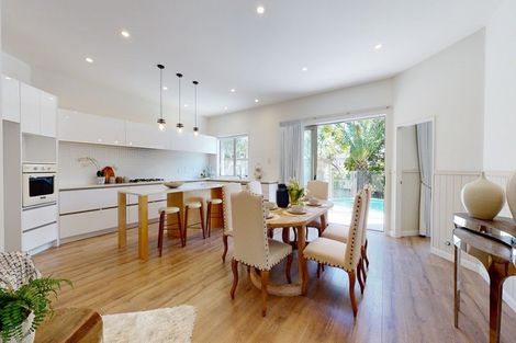 Photo of property in 39 Scarlet Oak Drive, Schnapper Rock, Auckland, 0632