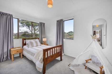 Photo of property in 9 Pohutukawa Drive, Opunake, 4616