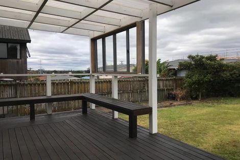 Photo of property in 4 Harding Avenue, Te Atatu South, Auckland, 0610