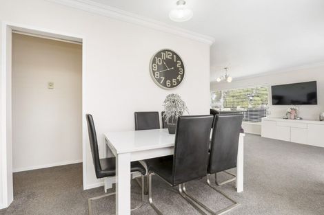 Photo of property in 102au1 Sandwich Road, St Andrews, Hamilton, 3200