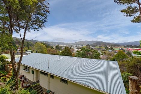 Photo of property in 31 Fraser Street, Wainuiomata, Lower Hutt, 5014