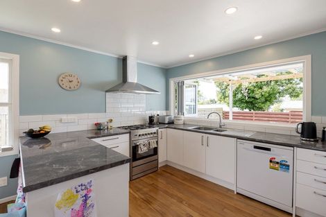 Photo of property in 10 Paulette Place, Queenwood, Hamilton, 3210